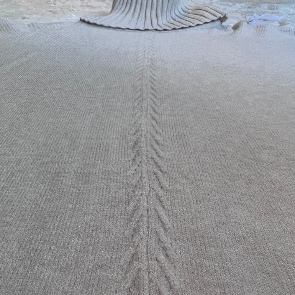 turtleneck - Picture 2 of 5